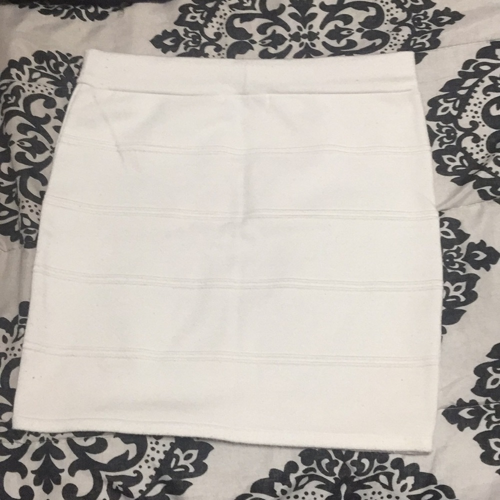 White pencil skirt